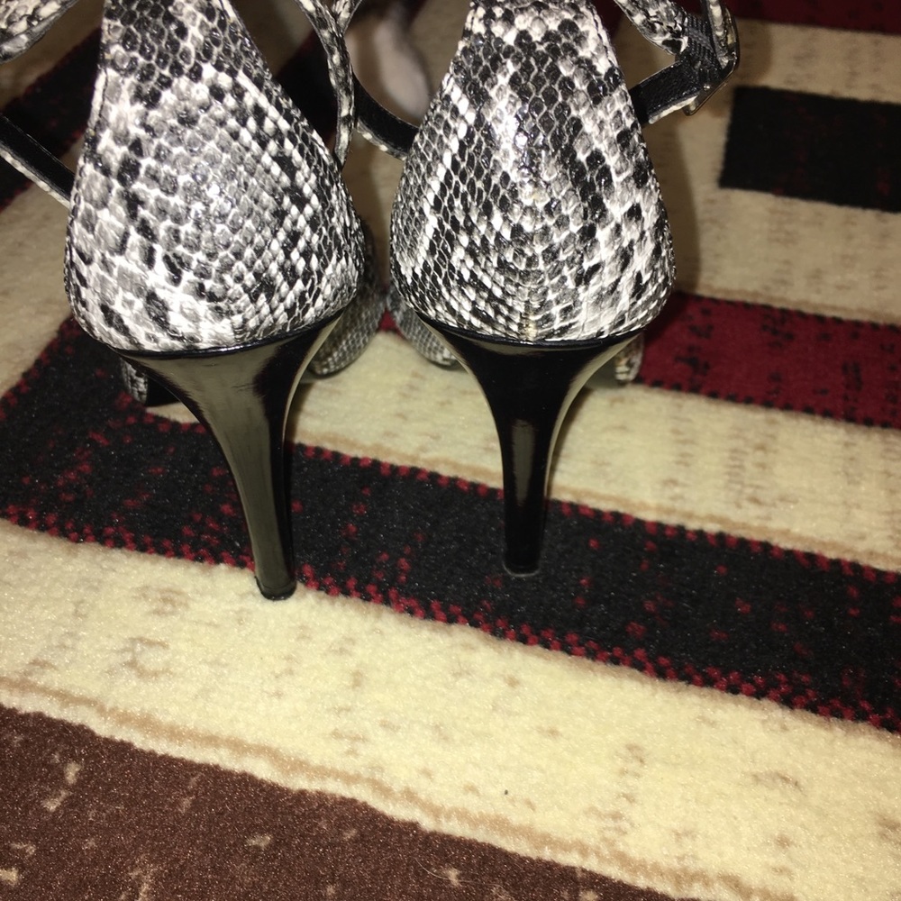 Colin Stuart heels - Picture 3 of 8